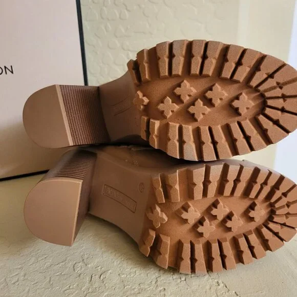 BCBGeneration Women's Brown 1-1/2" Platform Stretch Pila zip up boots Sz 7.5 NIB - Picture 6 of 8